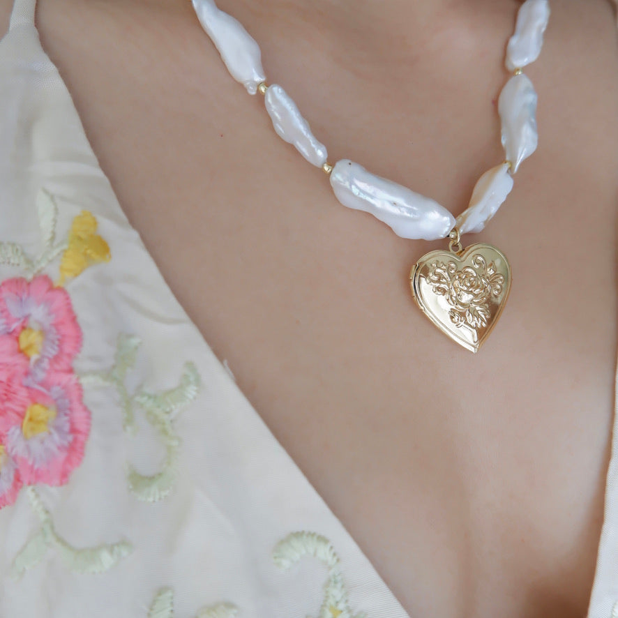 Heirloom Necklace - Mother of Pearl