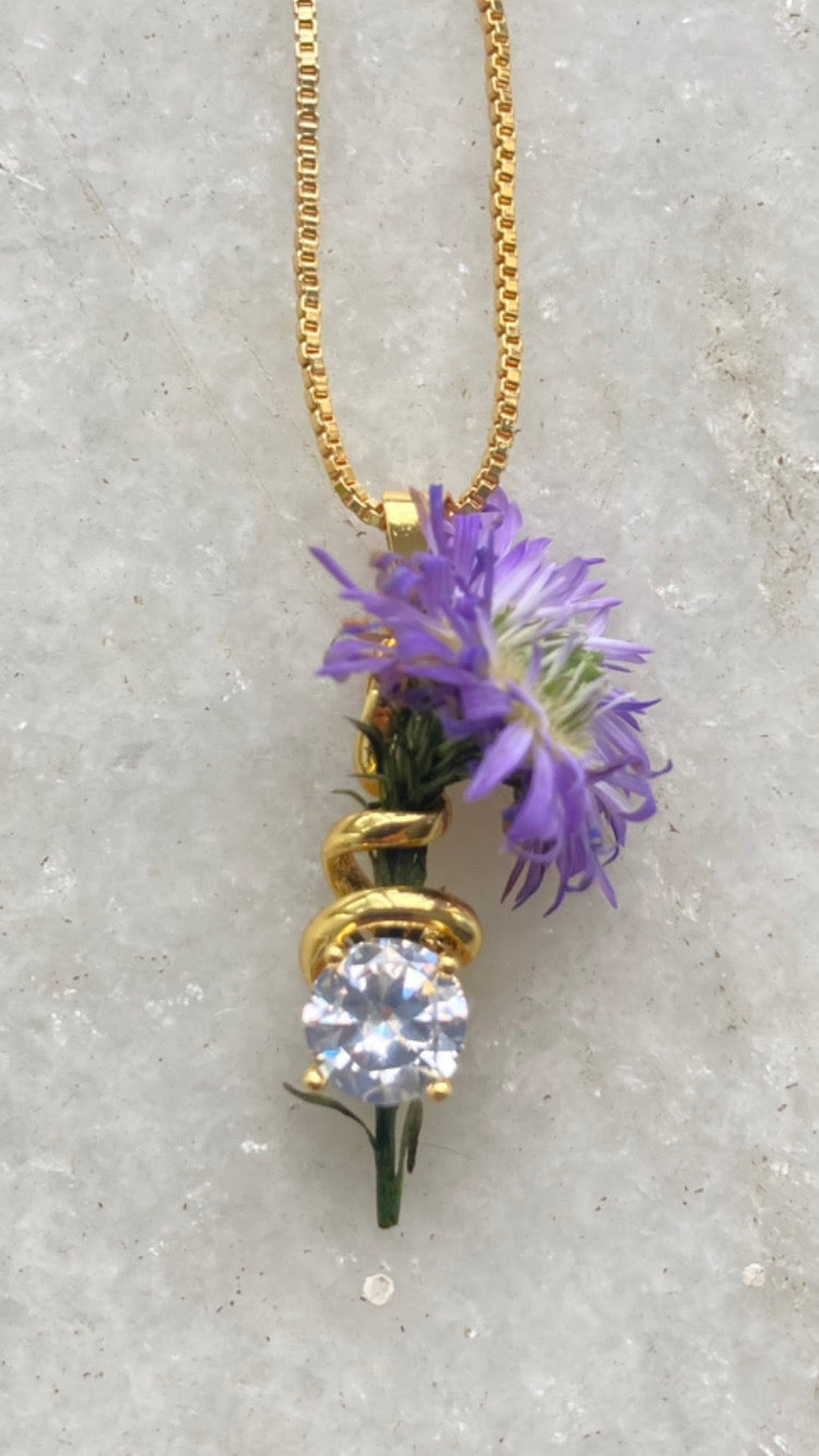 Flower vase necklace
