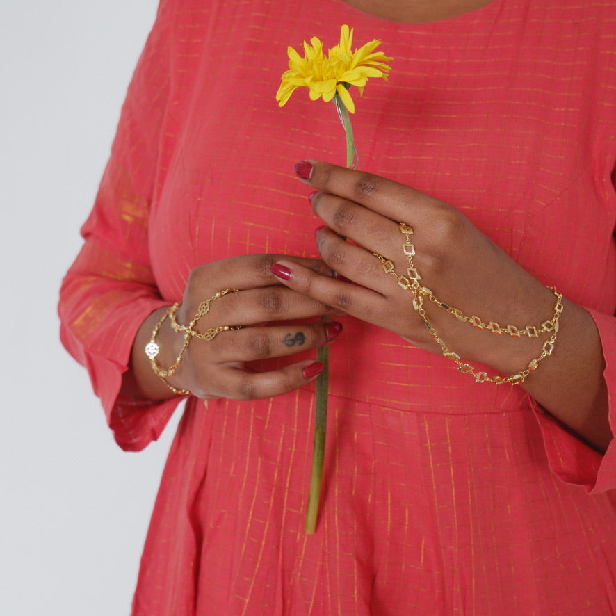 Aira Hand Chain