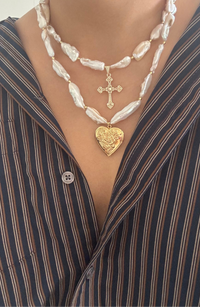 Mother of Pearl Layer Bomb Necklace