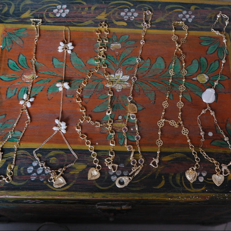 Aira Hand Chain