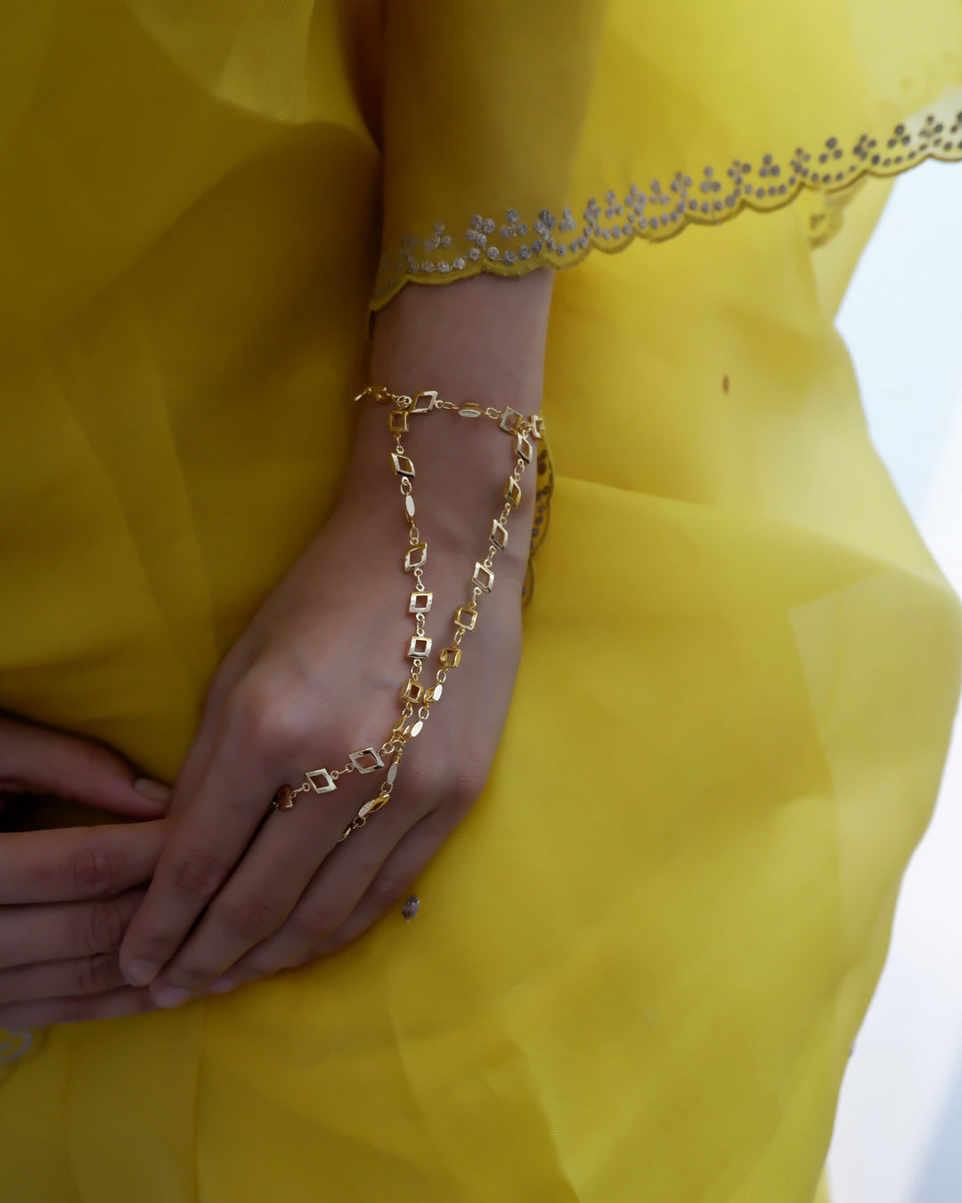 Aira Hand Chain